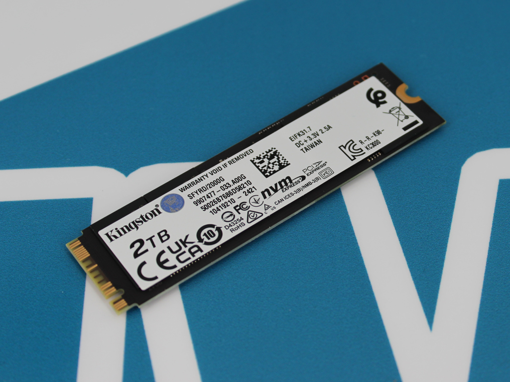 Unterseite mit Typenschild zum Solid State Drive.