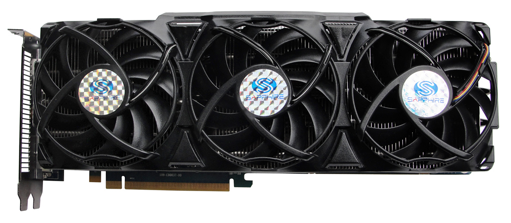 Die Sapphire Toxic Radeon HD 5970 mit Arctic-Cooling-Kühlkörper.