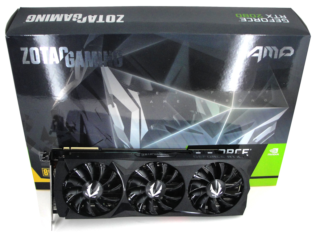 Die Verpackung der ZOTAC Gaming GeForce RTX 2080 AMP samt der Grafikkarte selbst abgelichtet.