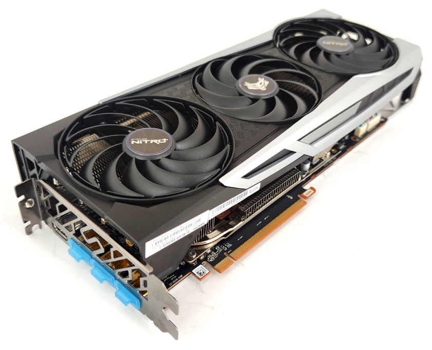 Die Radeon RX 6800 duelliert sich in der Praxis mit den GeForce RTX 3070 Modellen von Nvidia.